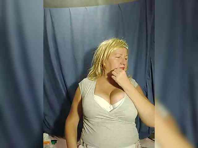 FameLara webcam