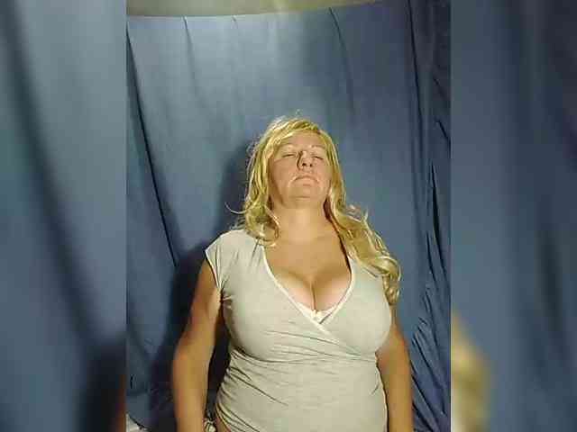 FameLara webcam