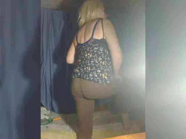 FameLara webcam