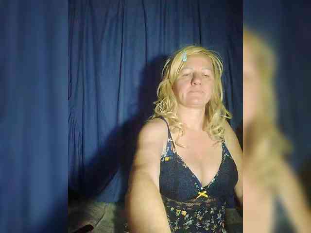 FameLara webcam