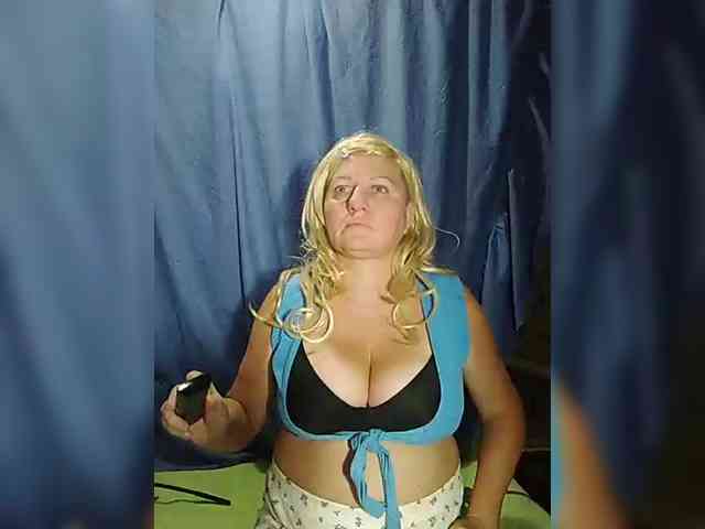 FameLara webcam