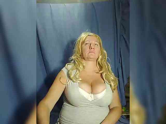 FameLara webcam