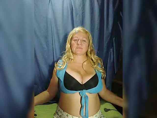 FameLara webcam