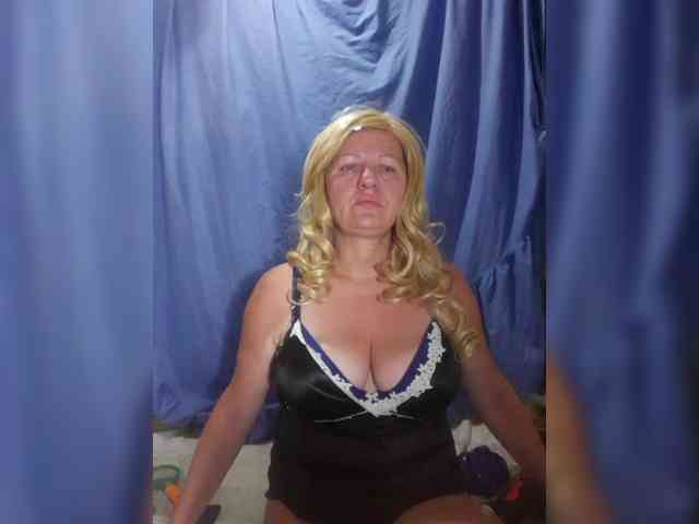 FameLara webcam