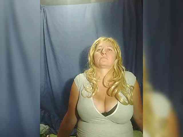 FameLara webcam