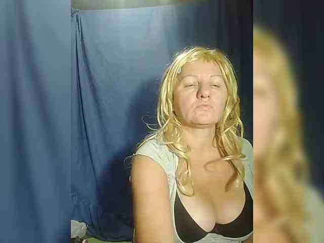 FameLara webcam