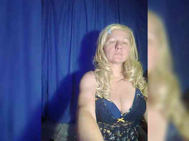 FameLara webcam