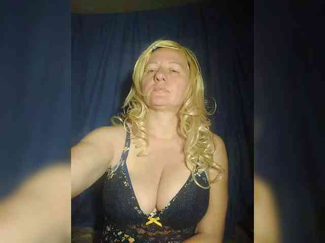 FameLara webcam