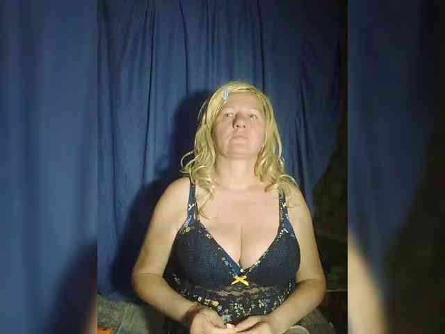 FameLara webcam