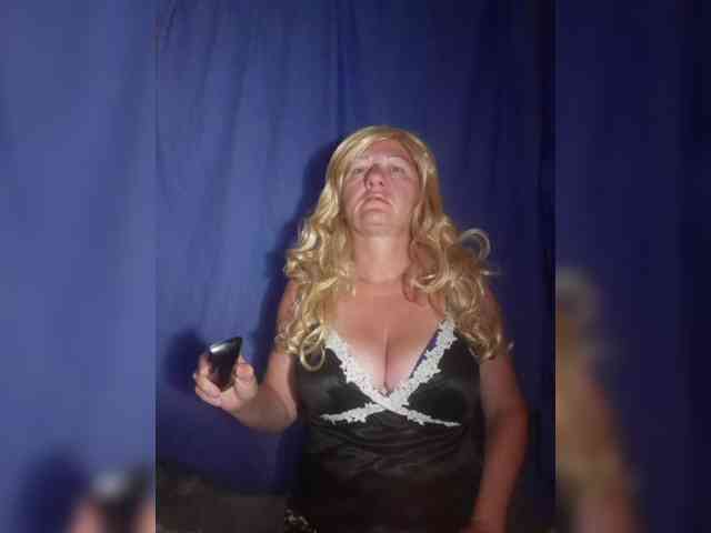 FameLara webcam