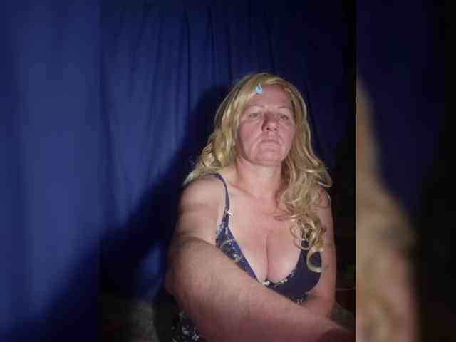 FameLara webcam