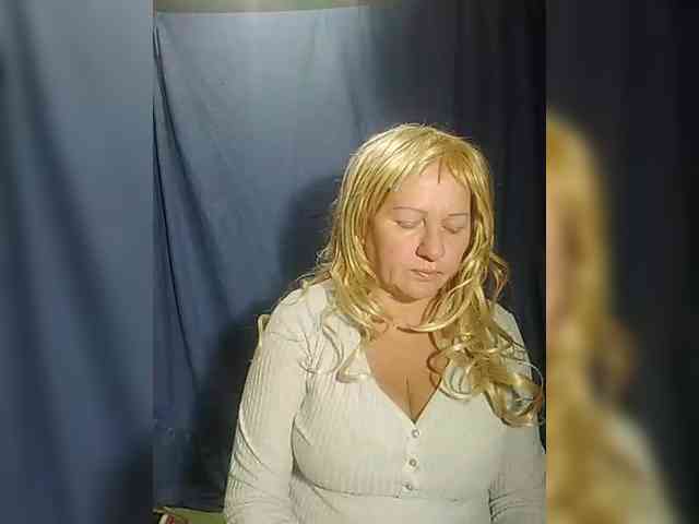 FameLara webcam