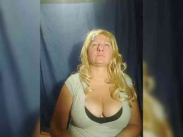 FameLara webcam