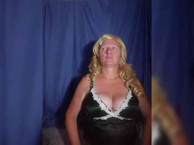 FameLara webcam