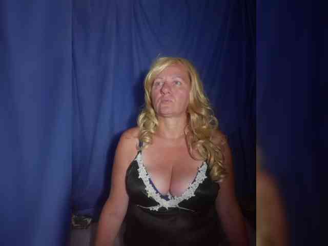 FameLara webcam