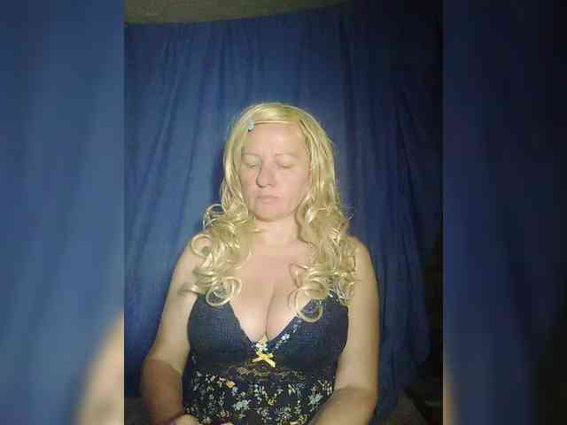 FameLara webcam