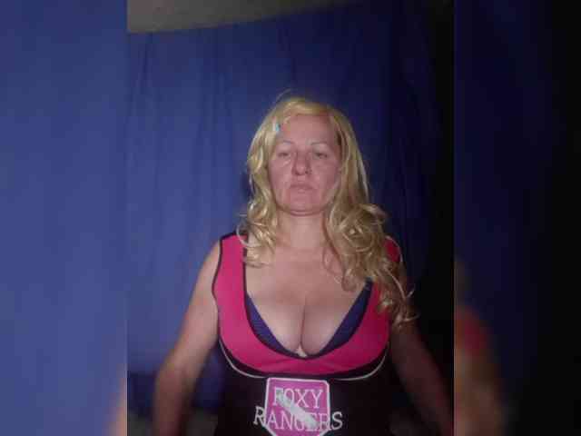 FameLara webcam