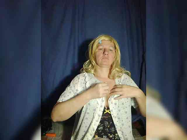 FameLara webcam