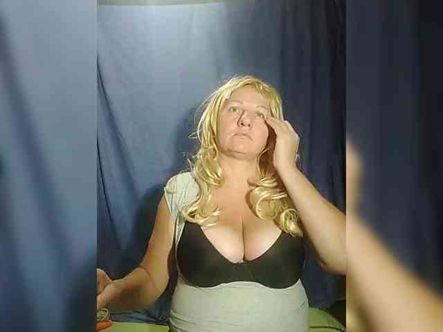 FameLara webcam