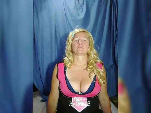 FameLara webcam