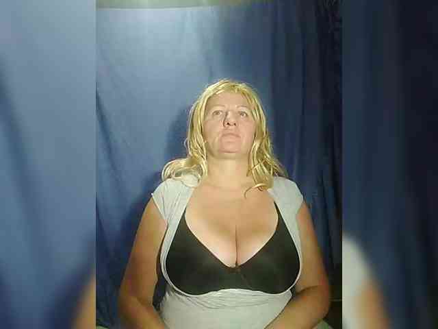 FameLara webcam