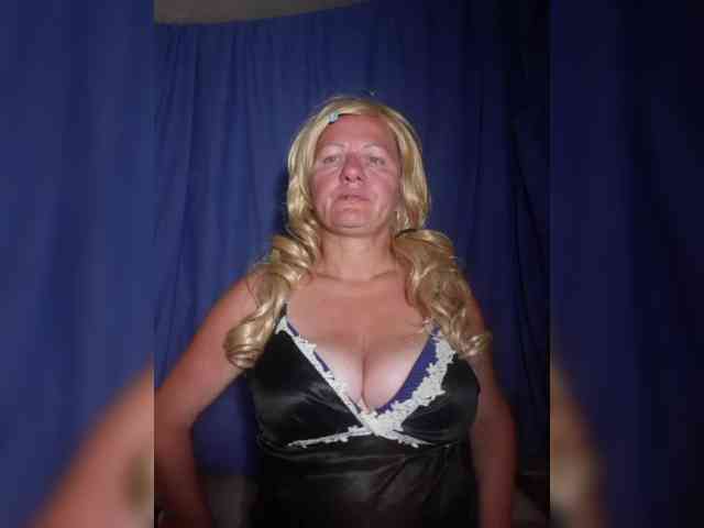 FameLara webcam