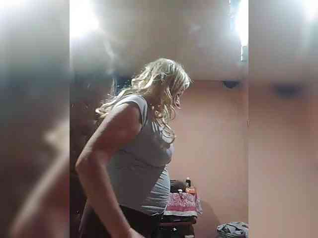 FameLara webcam