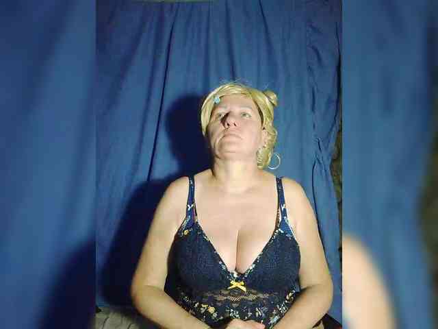 FameLara webcam