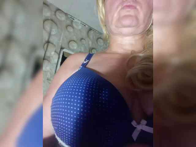 FameLara webcam