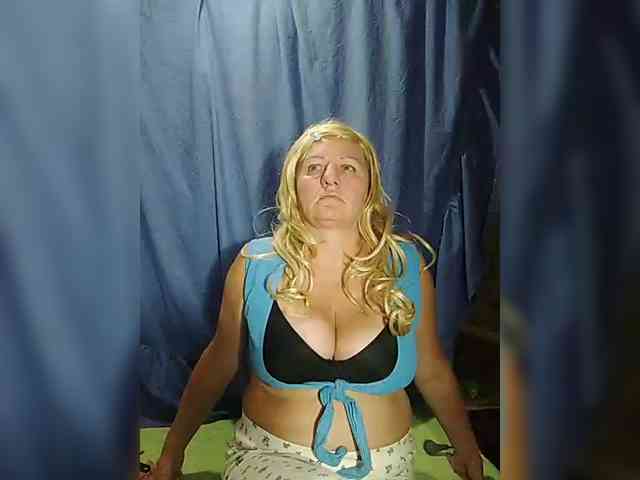 FameLara webcam