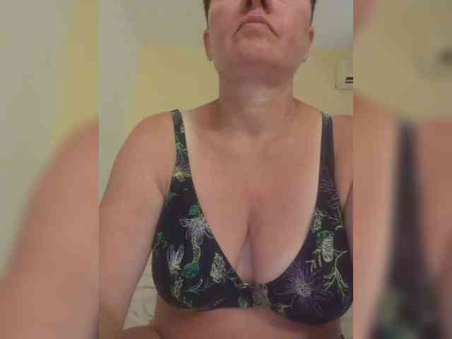 FameLara webcam