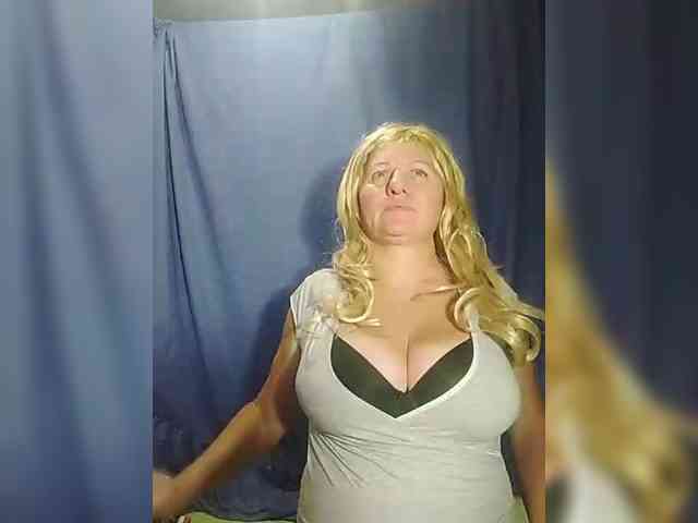 FameLara webcam