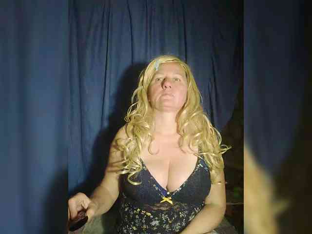 FameLara webcam