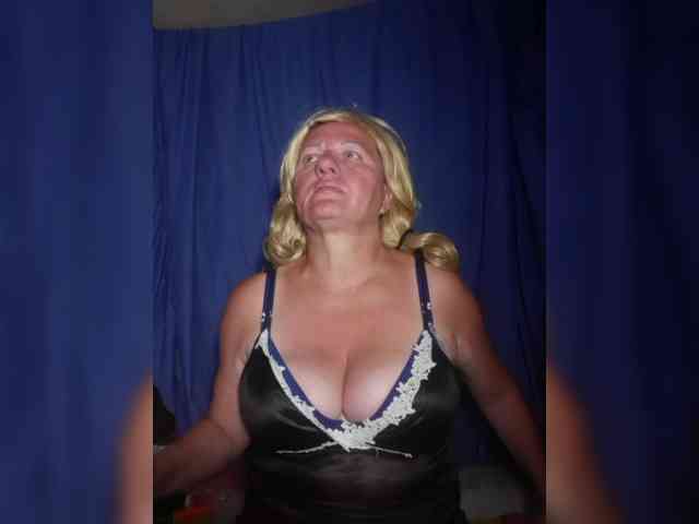 FameLara webcam