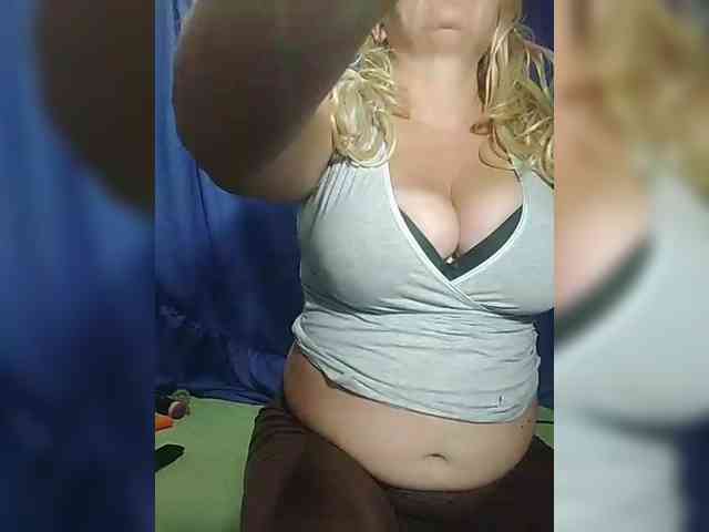 FameLara webcam