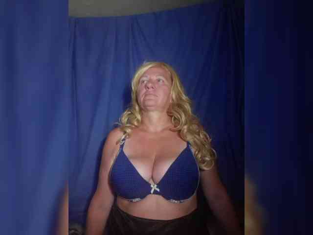 FameLara webcam