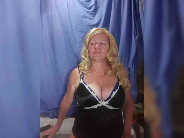 FameLara webcam