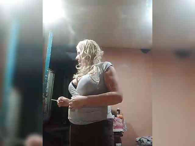 FameLara webcam