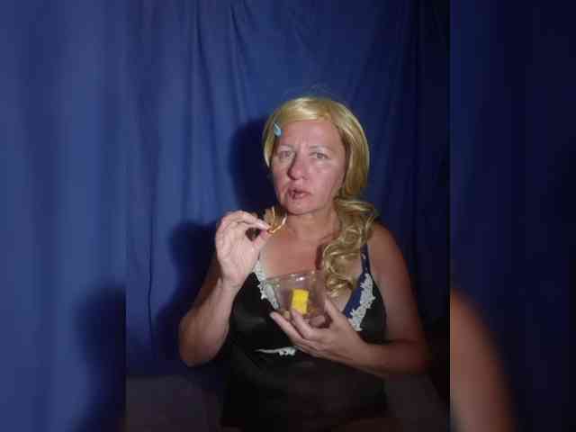 FameLara webcam