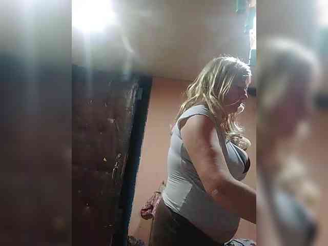 FameLara webcam