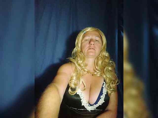 FameLara webcam