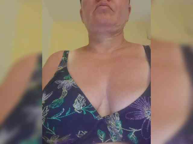 FameLara webcam