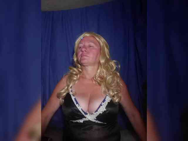 FameLara webcam