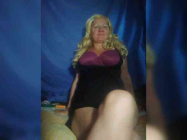 FameLara webcam
