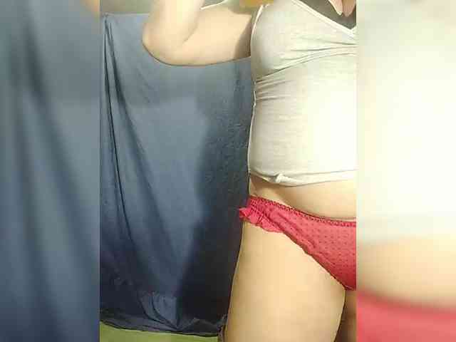 FameLara webcam