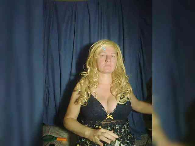 FameLara webcam