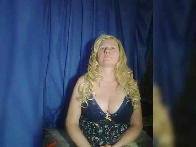 FameLara webcam