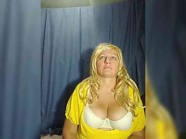 FameLara webcam