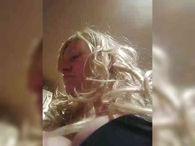 FameLara webcam