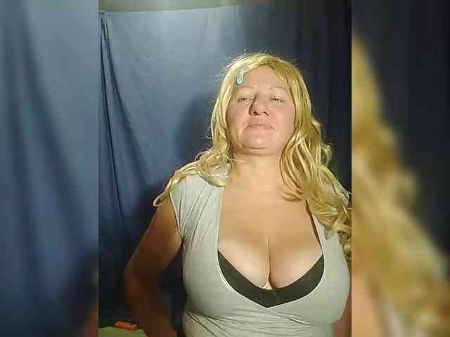 FameLara webcam